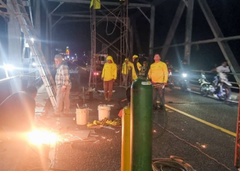 Continúan trabajos en el puente Ixtacapa. / Foto: CIV.
