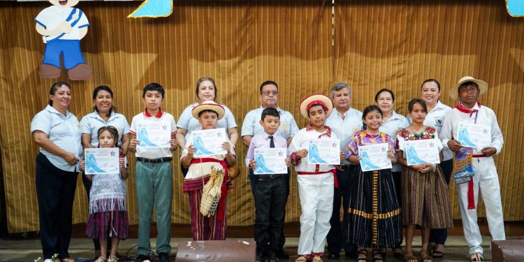 Concurso de la canción nacional forma parte de los festejos patrios en Retalhuleu