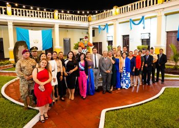 Noche cultural en Retalhuleu marcado por la alegría y el entusiasmo de las familias