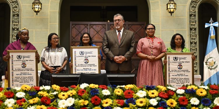 Presidente Bernardo Arévalo reafirma compromiso en apoyar a las mujeres indígenas de Guatemala