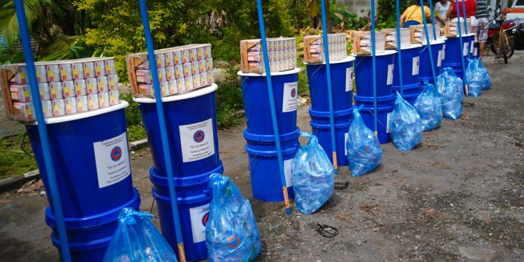 Entregan ayuda humanitaria a familias afectadas por lluvias en Retalhuleu