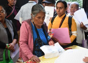 Entregan raciones de alimentos a mujeres de Huehuetenango