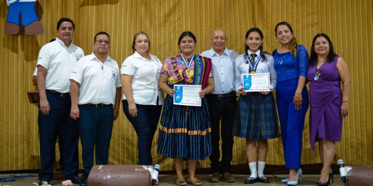 Concurso de declamación resalta el talento y la cultura en Retalhuleu