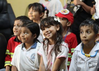 Niños de preprimaria visitan la Gobernación Departamental de Suchitepéquez