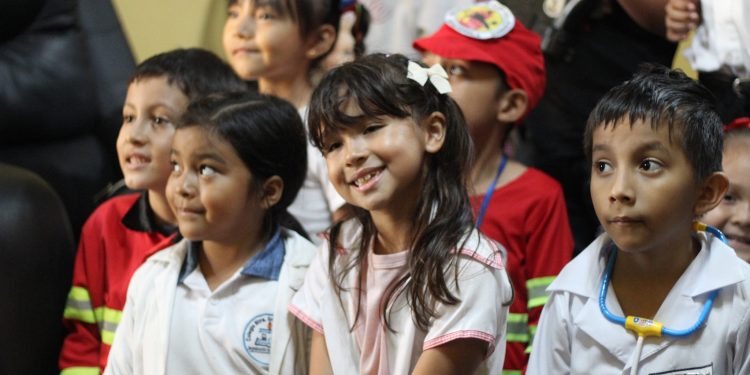 Niños de preprimaria visitan la Gobernación Departamental de Suchitepéquez