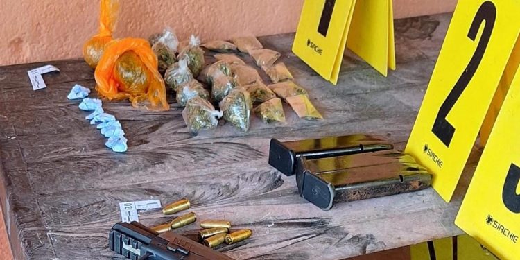 PNC incauta armas, municiones y droga durante allanamientos en Escuintla