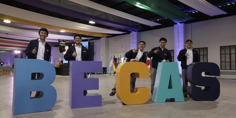 Presidente invita a la población a participar en la XXIV Feria Nacional de Becas