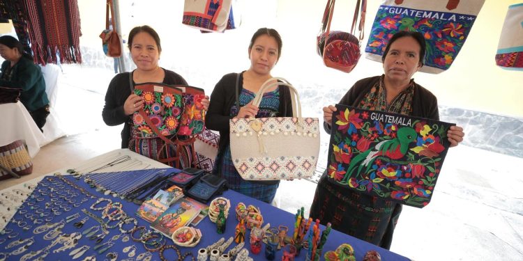 Sololá celebra VI Encuentro de Emprendedoras con Luz Propia