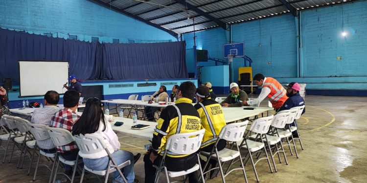 Instituciones fortalecen respuesta ante emergencias por deslaves en San Vicente Pacaya