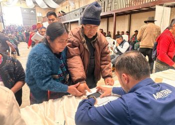 Notifican a más adultos mayores sobre su inclusión al PAM. / Foto: Mintrab.