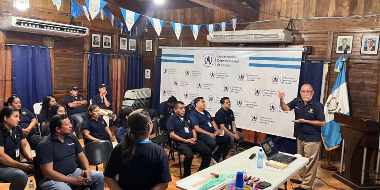 Taller Liderazgo Efectivo fortalece trabajo en equipo en Izabal