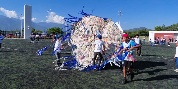 Zacapanecos celebran el mes patrio con coloridas y representativas actividades