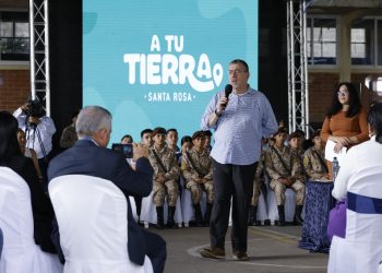 Presidente Bernardo Arévalo dialoga con la juventud de Santa Rosa