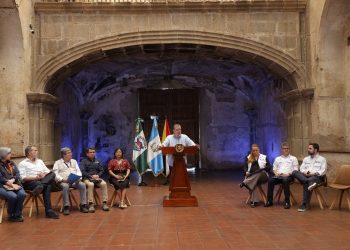Presidente anuncia fondo de indemnización para afectados por los sismos en Sacatepéquez. / Foto: Gilber García.