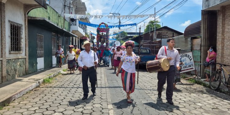San Sebastián celebra con fervor a San Miguel Arcángel