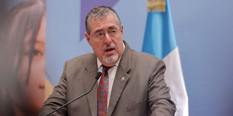 El presidente Bernardo Arévalo señala que con el pretexto de fiscalizar los diputados lo que hacen es hostigar a los ministros.