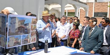 Desarrollo y dignidad El presidente Bernardo Arévalo, durante la supervisión de la construcción del centro de salud de San Miguel Dueñas, Sacatepéquez.