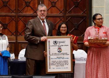 El presidente Arévalo destacó la honra que se le hace a la fuerza ancestral que las mujeres indígenas.