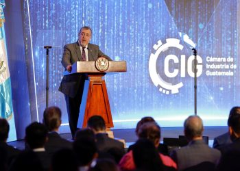 El presidente Bernardo Arévalo, durante su participación en el XX Congreso Industrial organizado por la CIG.