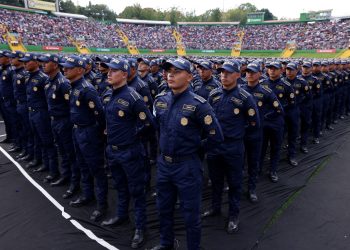 Más de 3 mil nuevos policías se suman este lunes a las fuerzas de la PNC para fortalecer la lucha contra la delincuencia.