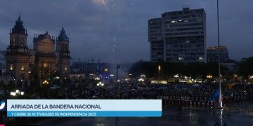 Con la arriada de la bandera de Guatemala en la Plaza de la Constitución, concluyen los actos protocolarios por la celebración del 204 aniversario de la Independencia.