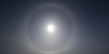 Capa de ozono Científicos miden la radiación solar en un campamento en la Antpartida.