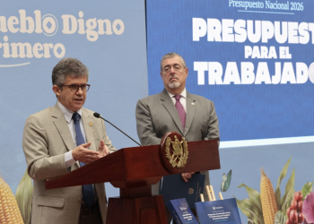 Ministro de Salud compartió las metas de trabajo para el próximo año. (Foto: Noé Pérez)