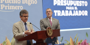 Ministro de Salud compartió las metas de trabajo para el próximo año. (Foto: Noé Pérez)
