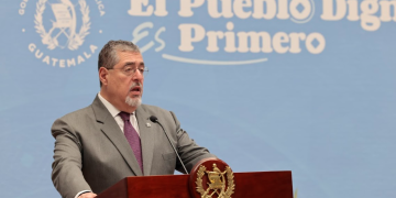 El presidente Arévalo reafirma el compromiso del Gobierno en recibir a menores de edad no acompañados desde Estados Unidos. (Foto: Noé Pérez)