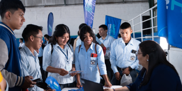 Segunda convocatoria de Becas por Nuestro Futuro cierra con más de 3 mil postulantes. / Foto: Segeplan.