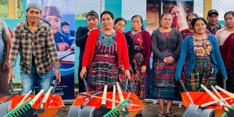 Fodes beneficia a familias de Chimaltenango con entrega de insumos esenciales./Foto: Mides.