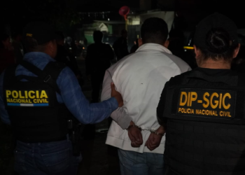 La PNC efectuó dos capturas durante los allanamientos. / Foto: PNC