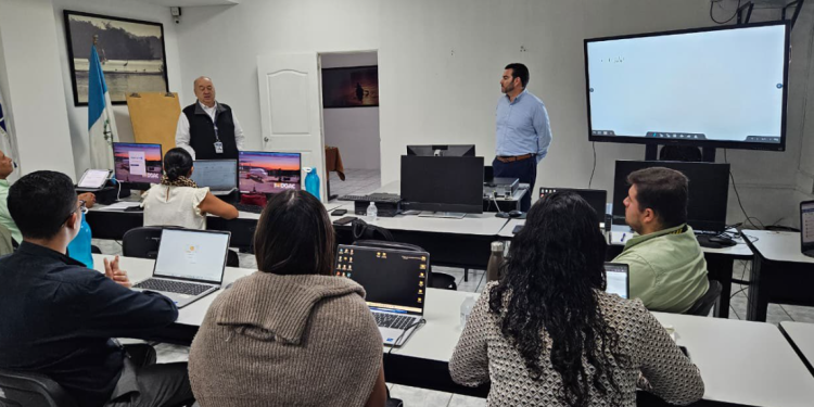 DGAC ejecuta cursis de certificación para el cumplimiento de estándares internacionales de aeronáutica./Foto: DGAC.