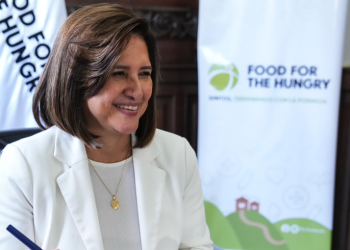 Vicepresidenta firma carta de entendimiento con Food for the Hungry. (Foto: Vicepresidencia)