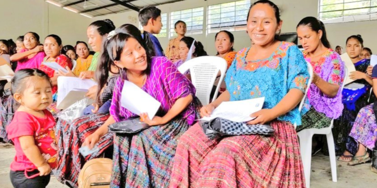 Benefician a familias de Lanquín con el Bono Social. / Foto: Mides.