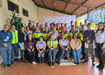 Personal del AILA participa en capacitación para fortalecer su respuesta ante emergencias. / Foto: DGAC.