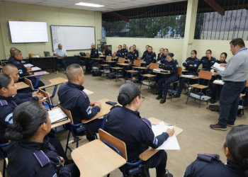 La iniciativa pretende que los nuevos elementos de la PNC ingresen al servicio con un enfoque integral. / Foto: PNC