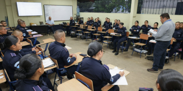 La iniciativa pretende que los nuevos elementos de la PNC ingresen al servicio con un enfoque integral. / Foto: PNC