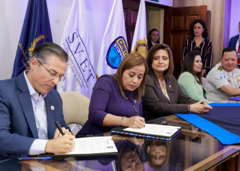 La alianza firmada no solo busca reforzar los mecanismos de denuncia, sino también impulsar una cultura de prevención y confianza en las instituciones. / Foto: PNC