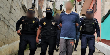 Las acciones policiales se realizaron de manera simultánea en distintos puntos del país. / Foto: PNC.