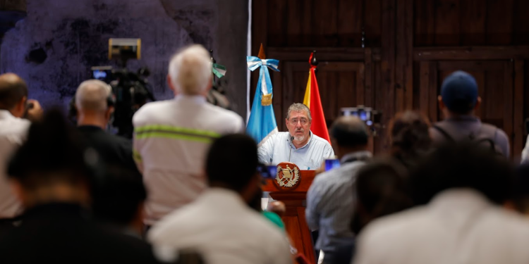 Presidente resalta avances en seguridad durante la Ronda en Sacatepéquez. (Foto: Gilbert García)