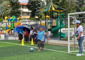Adultos mayores beneficiarios de Mis Años Dorados participaron en jornada deportiva. / Foto: SOSEP.