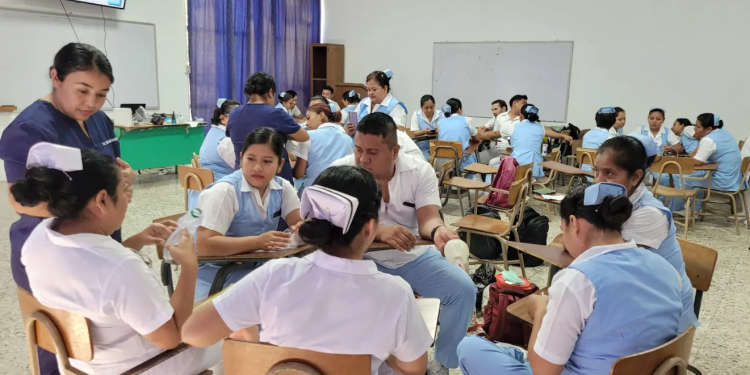 Servicio de pediatría del Hospital de Retalhuleu recibió capacitación sobre “Cuidados de la Bolsa de Resucitación Manual”. (Foto: MSPAS)