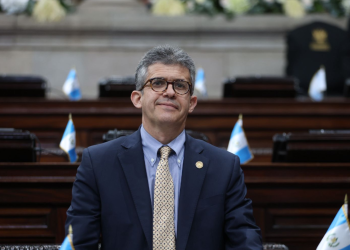 Ministro de Salud Pública y Asistencia Social, Joaquín Barnoya. / Foto: Congreso