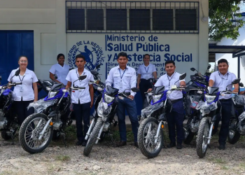 Personal de salud de Petén recibe nuevo transporte para mejorar cobertura en áreas rurales. (Foto: MSPAS)