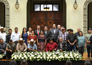 Inab entrega de forma simbólica el sexto pago de incentivos forestales del año. (Foto: Álvaro Interiano)
