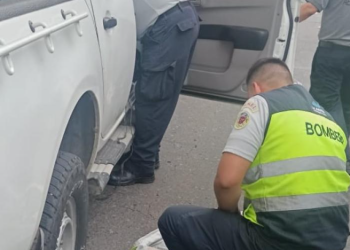 Bomberos aeronáuticos asisten parto. / Foto: DGAC.