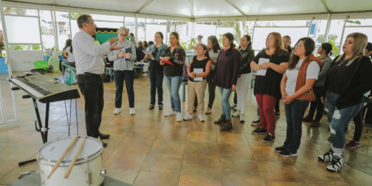 SBS continúa capacitaciones a futuras niñeras. / Foto: SBS.