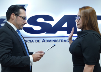 SAT juramenta a nuevos intendentes de Fiscalización y de Asuntos Jurídicos