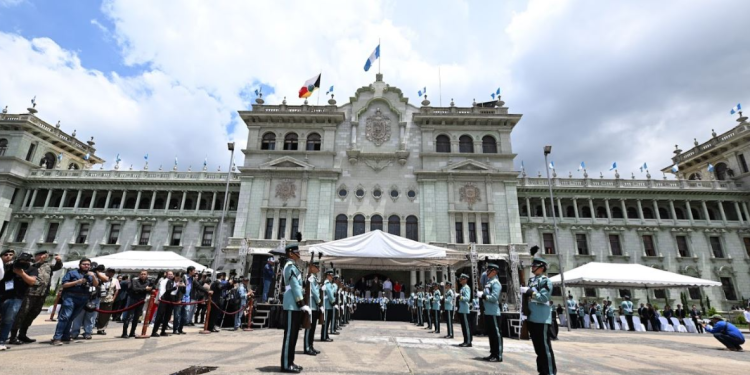 Plaza de la Constitución a conmemorar los 204 años de independencia patria. / Foto: Byron de la Cruz.